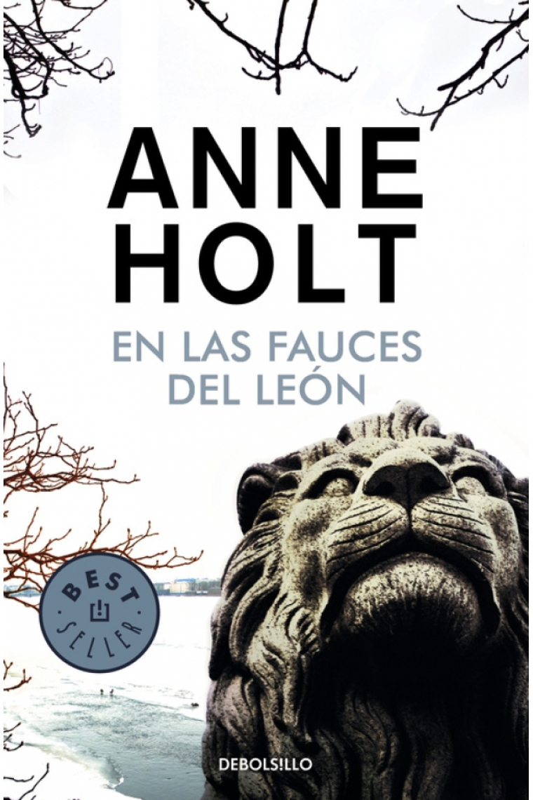 En las fauces del león