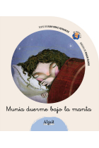 Munia duerme bajo la manta