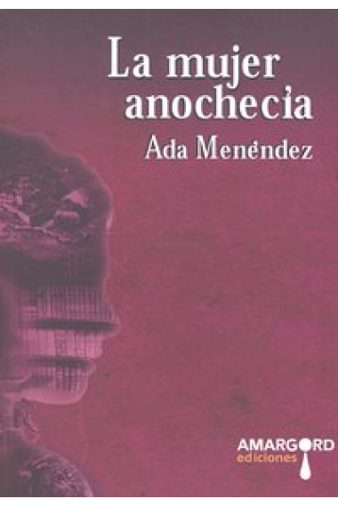 La mujer anochecía