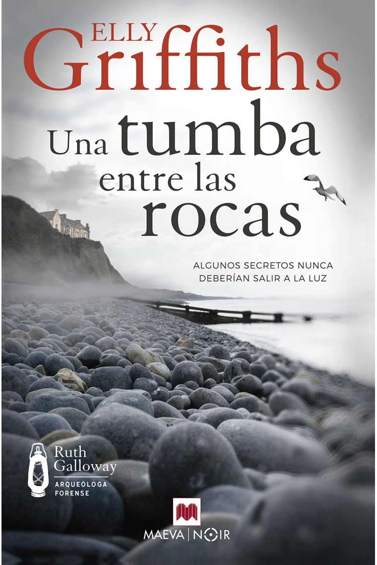 Una tumba entre las rocas.