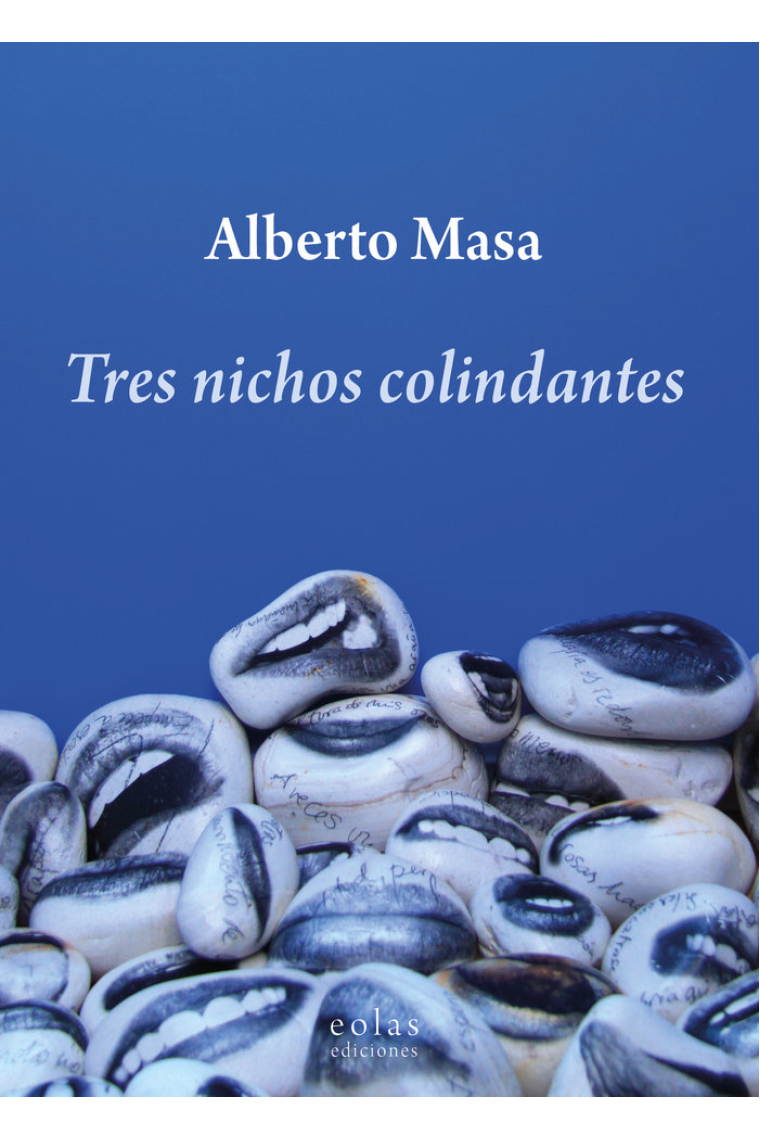 TRES NICHOS COLINDANTES