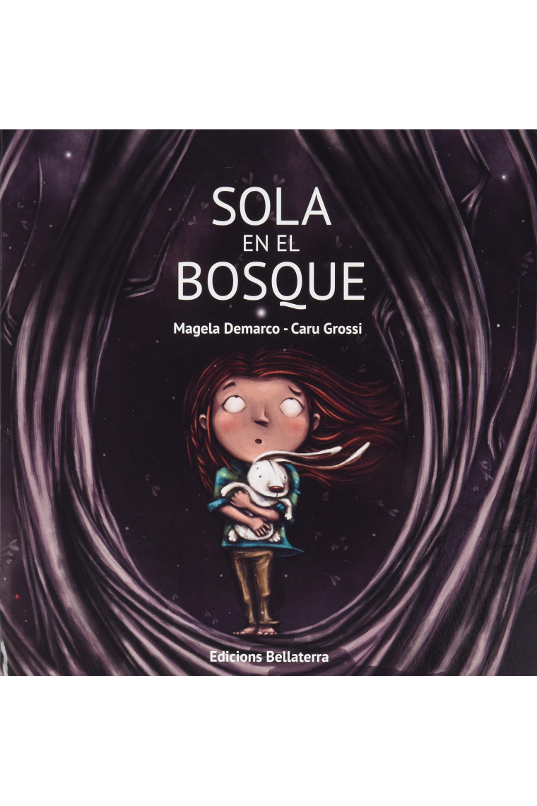 SOLA EN EL BOSQUE