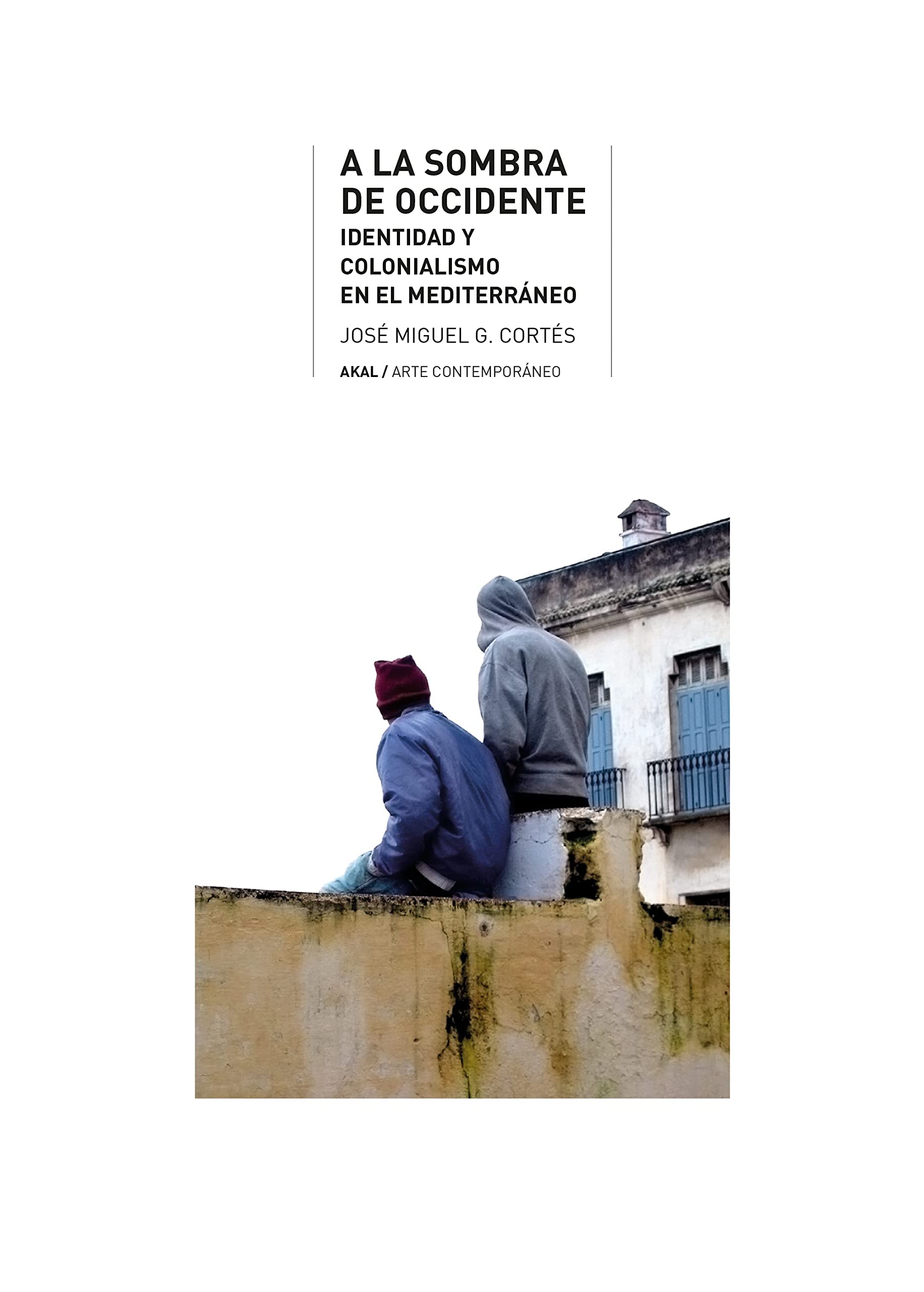 A la sombra de Occidente. Un estudio cultural sobre identidad y colonialismo en el Mediterráneo